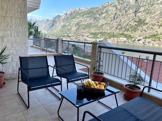 J&M Apartment Kotor Kültér fotó